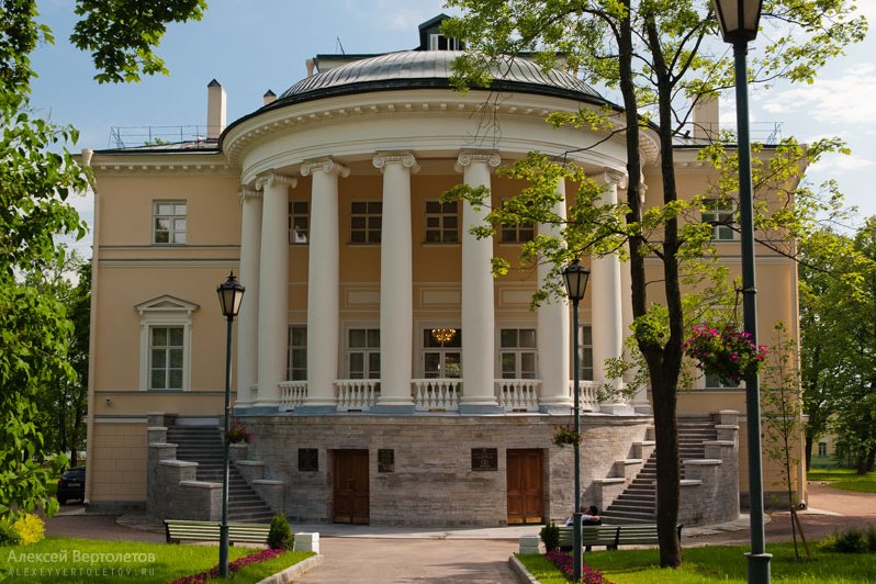 Дворец бракосочетания № 3 в Пушкине, обратный фасад