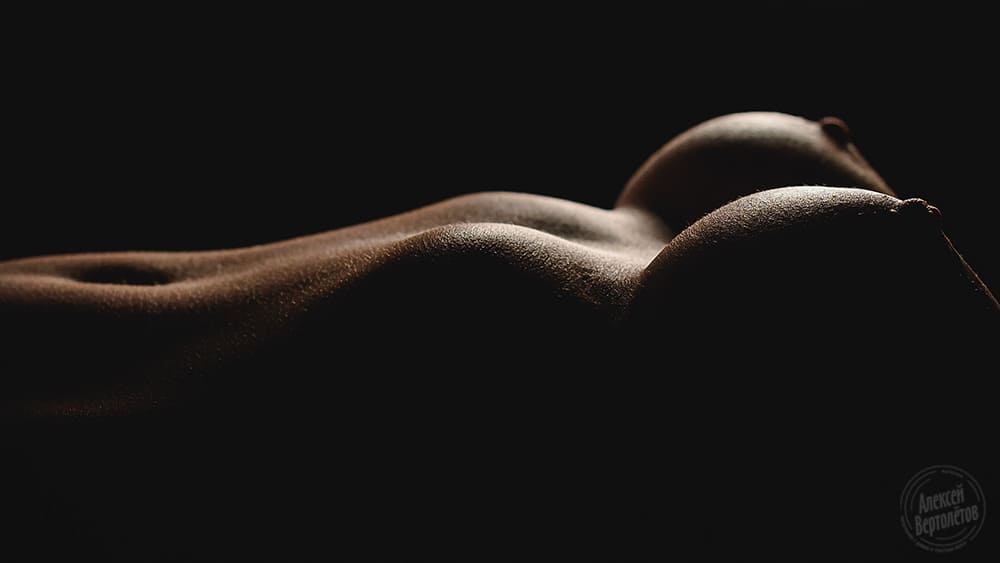 Обнажённая фотосессия в стиле НЮ в СПб. Эротический фотограф в Санкт-Петербурге Алексей Вертолетов.