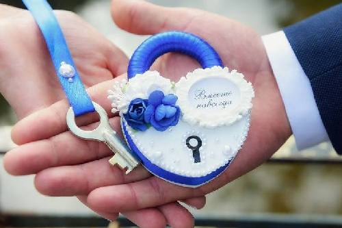 Где повесить замок на свадьбу